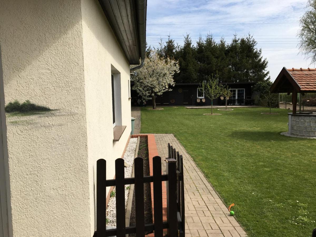 Schoener Ferienbungalow Umgeben Von Natur Und Nicht Weit Zur Ostsee Neubukow Eksteriør billede